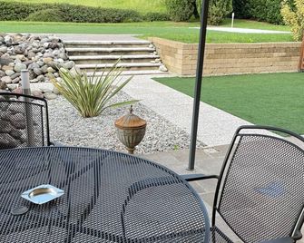 Detached Apartment in Villa With Pool, Garden And Solarium - Red - Rodengo-Saiano - Patio