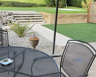 Detached Apartment in Villa With Pool, Garden And Solarium - Red - Rodengo-Saiano - Patio