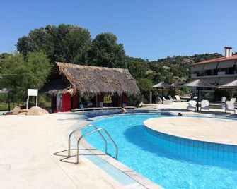 Makednos Hotel - Nikiti - Piscina