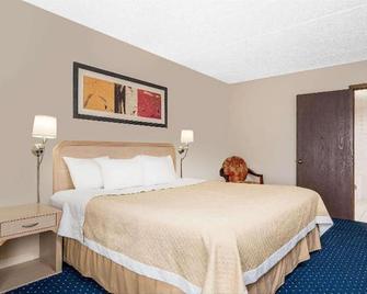 Norwood Inn & Suites La Crosse - La Crosse - Schlafzimmer