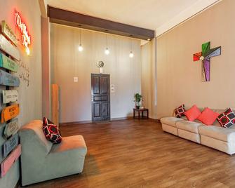 Collection O De Shabach Puri Stay (Bunk Beds) - Denpasar - Living room