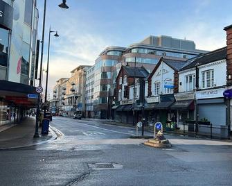 Beautiful 1-bed Apartment in Wimbledon- London - London - Building