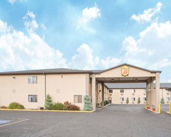 Super 8 by Wyndham Elko - Elko - Building