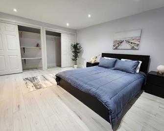 2BR+2Bath! 2queen beds! Luxurious Large Private Quiet Free Parking & Ultra Clean - Markham - Bedroom