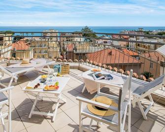 Hotel Tritone - Laigueglia - Balcón