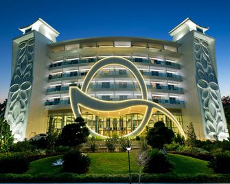 Q Premium Resort Hotel - אוקורצ'אלאר - בניין