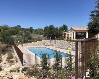 Gîtes 6 Personnes Climatisés Dans un mas de Charme et de Caractère Avec Piscine - Lagorce - Pool