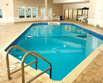 Ridgeview Resort - Radium Hot Springs - Pool