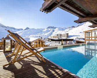 Hôtel les Campanules by Les Etincelles - Tignes - Pool