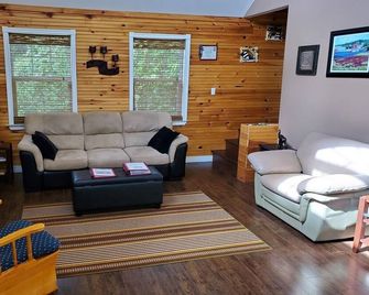 Beautiful Private Cottage Just Minutes from Cavendish - Stanley Bridge - Sala de estar