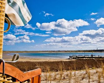 Ostsee - Reetdachhaus Nr 40 'Utkiek' im Strand Resort - Heiligenhafen - Strand