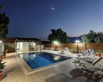 Marakis Villas - Kavrochori - Pool