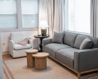 The Bluebird | Pet-Friendly 2br Apt Near Hershey - Elizabethtown - Sala de estar