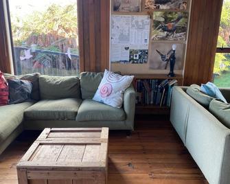 Kereru House - Halfmoon Bay - Salon