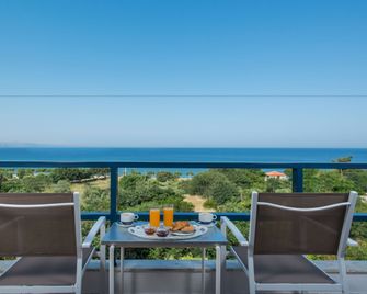Delfinia Hotel & Bungalows - Míthymna - Balcony