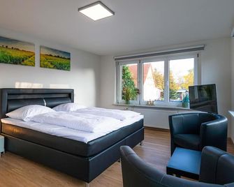 Ferienhaus Casa Castagno mit Garten, Balkon und Sauna- heißt Sie herzlich willkommen! - Alt Schwerin - Schlafzimmer