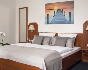 Hotel Germania - Reutlingen - Slaapkamer