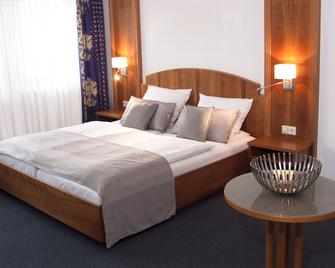 Hotel Germania - Reutlingen - Camera da letto