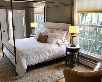 The Garden Studio, nestled in Downtown Burlington - Burlington - Bedroom