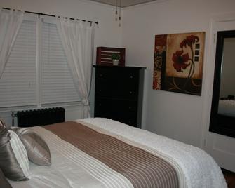 Charming Home In The Heart Of The Tree Area, 4 Blocks To University Of Wyoming! - Laramie - Schlafzimmer