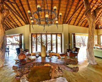 Motswiri Private Safari Lodge - Madikwe Nature Reserve - Lobby