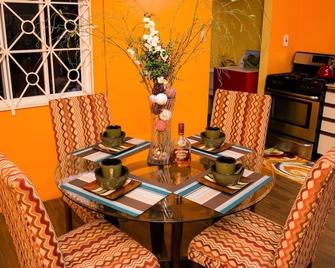 New Kingston Guest Apt at The Stadium - Kingston - Comedor
