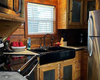 Rustic Retreat W/ One Bedroom & loft With Outdoor Fireplace - Mount Vernon