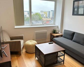 London Heathrow Apartment - Hayes & Harlington - Hayes - Living room