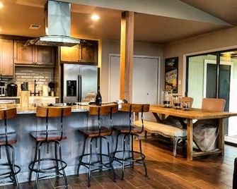 Welcome to Blanco Bungalow - Blanco - Kitchen