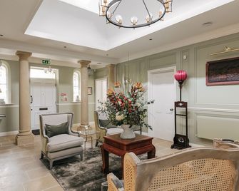 تيندال فيلا بوتيك بد آند بريكفاست - باث - ردهة