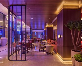 Iconiqa Hotel Mumbai International Airport - Mumbai - Bar