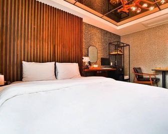 Hotel February Tongyeong Jukrim - Tongyeong - Habitación