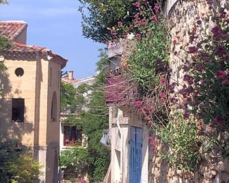 Nid d'Artiste - Saint-Quentin-la-Poterie - Vista del exterior