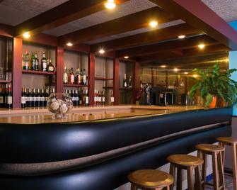 ذي أوريجينالز أكسيس، أوتل فيجاك - فيجاك - بار