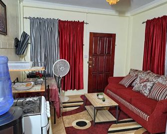 Cozy, comfortable, and beautiful apartment located in a safe gated community. - Georgetown - Living room