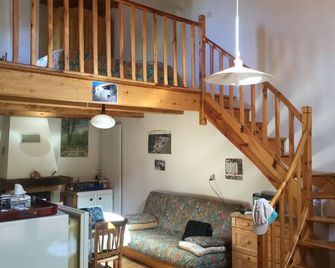 Jolie petite maison dans hameau en pleine nature - Bédarieux - Wohnzimmer