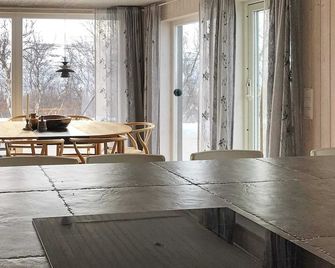 6 person holiday home in Kvalsund - Kvalsund - Comedor