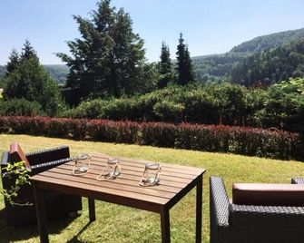 Ferienwohnung (70 qm) mit fantastischem Ausblick - Detmold - Binnenhof