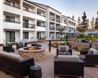 Courtyard by Marriott San Jose Cupertino - Cupertino - Innenhof