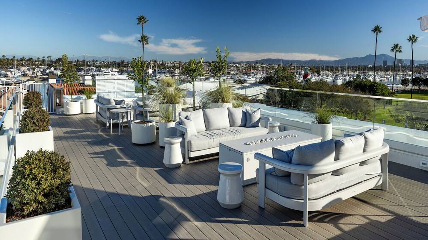 Bay Shores Peninsula Hotel