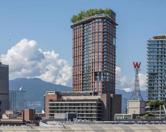 Heart Of The City City/Mountain Views ~ 10-15 Min Walk To All ~ Free Parking - Vancouver - Edificio