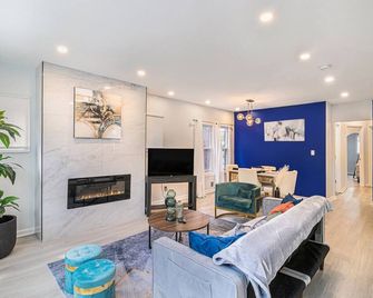 Super Lux Lower Level Duplex - 10 mins from Downtown - Detroit - Sala de estar