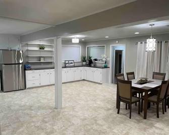 Dudley's Southern Charm - Bossier City - Kitchen