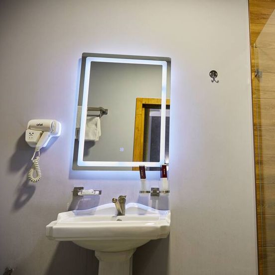 Art Plaza Hotel image 1