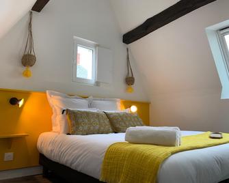 Logis St Joseph - Angers - Bedroom