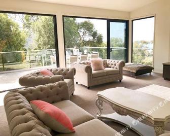 Lorne World - Lorne - Living room