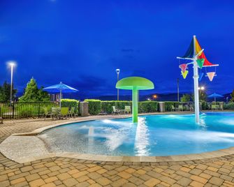 Home2 Suites by Hilton Pigeon Forge - Pigeon Forge - Bể bơi
