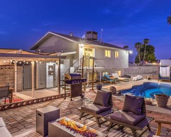 Arcade Lounge Vegas - Pool, Hot Tub, Pool Table, Near the Strip - Las Vegas - Piscina