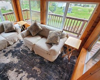 Cozy lake house for an all season get away! - Garrison - Sala de estar