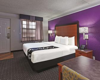 Travelodge by Wyndham Houston Cy-Fair - Houston - Bedroom